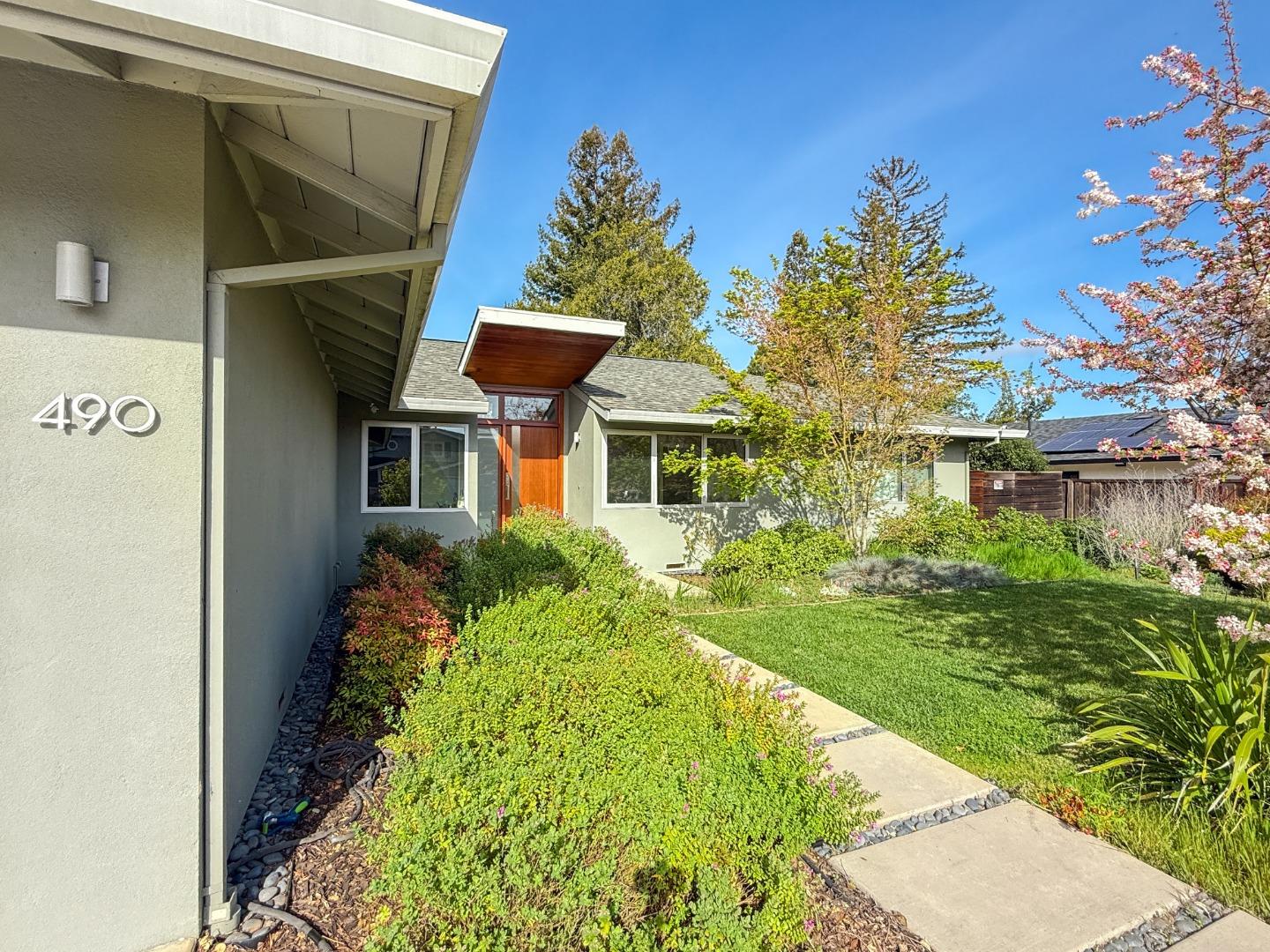 490 Patrick WAY