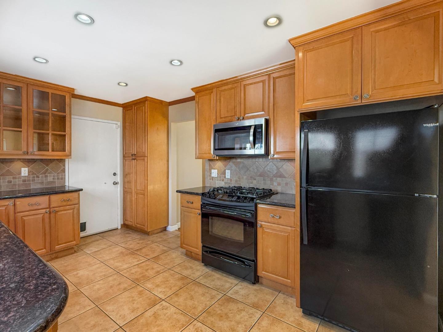 1535 Lloyd Way