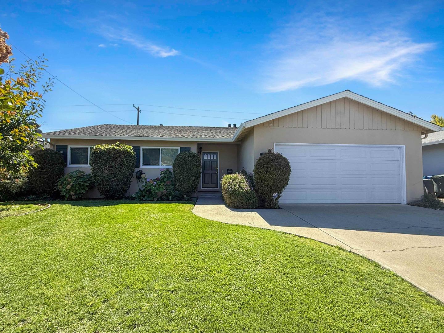 1535 Lloyd Way