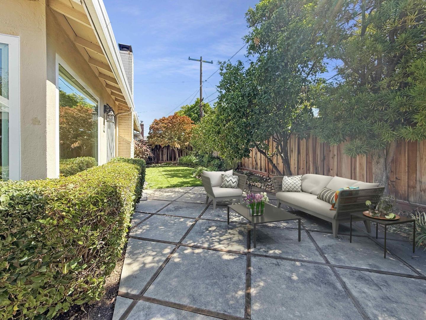 1535 Lloyd Way
