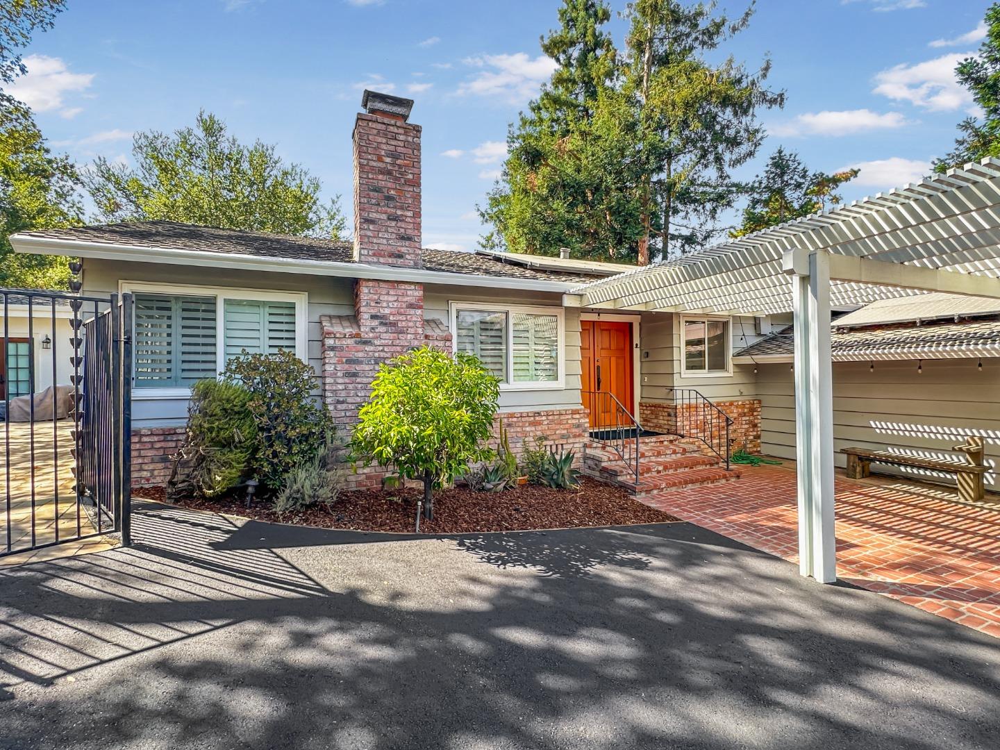 1515 Altschul Avenue