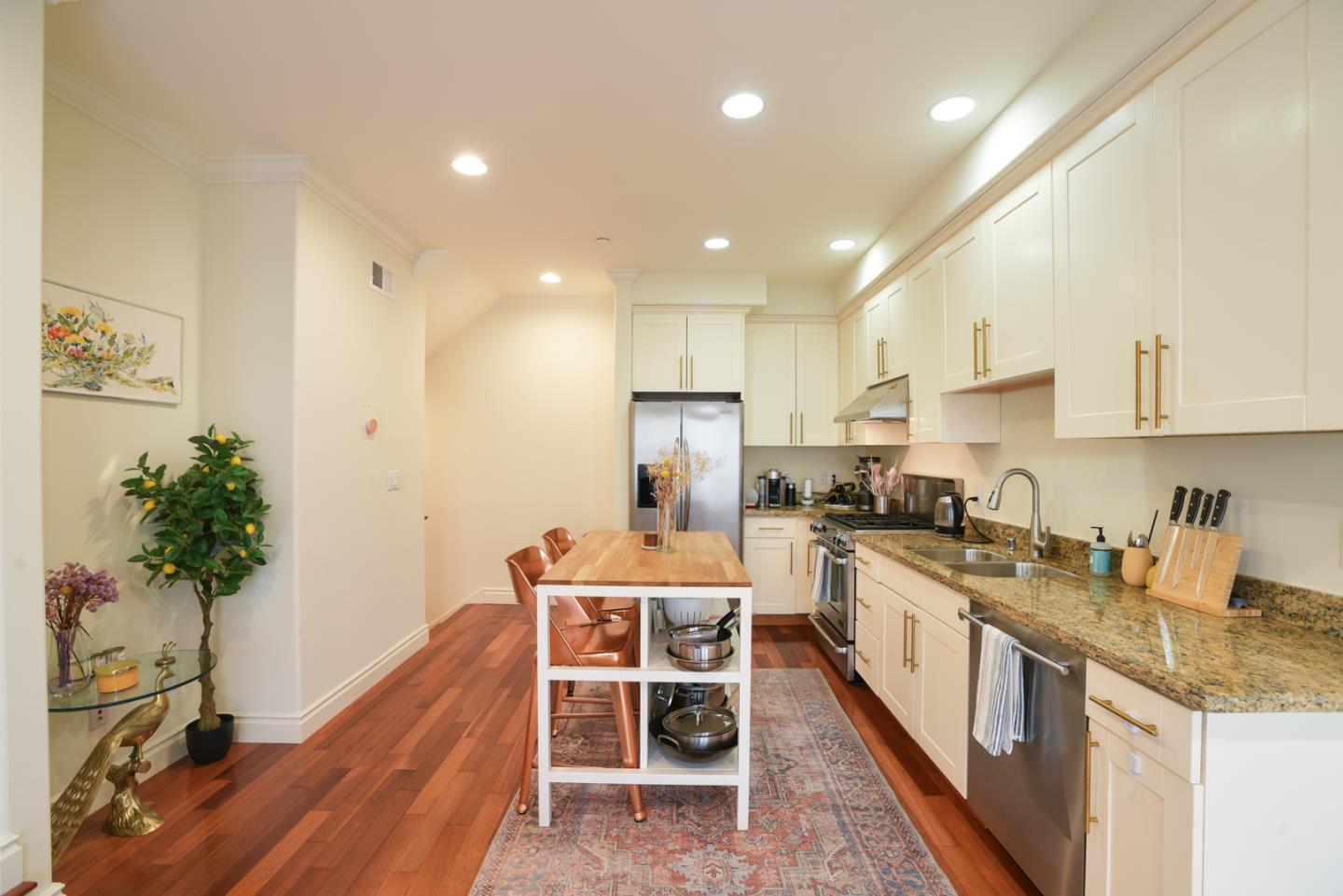 1137 Paloma Avenue E