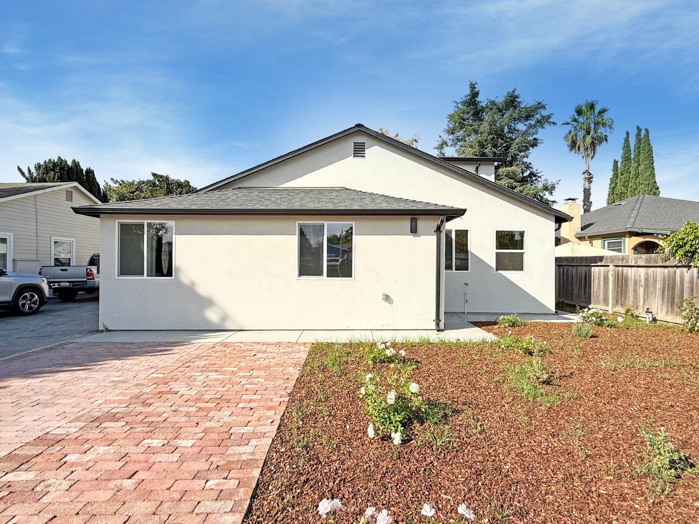 2229 Pulgas Avenue