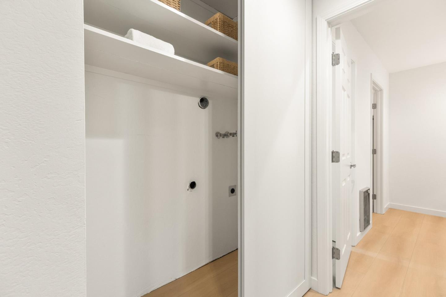 1070 Mercedes Avenue 24