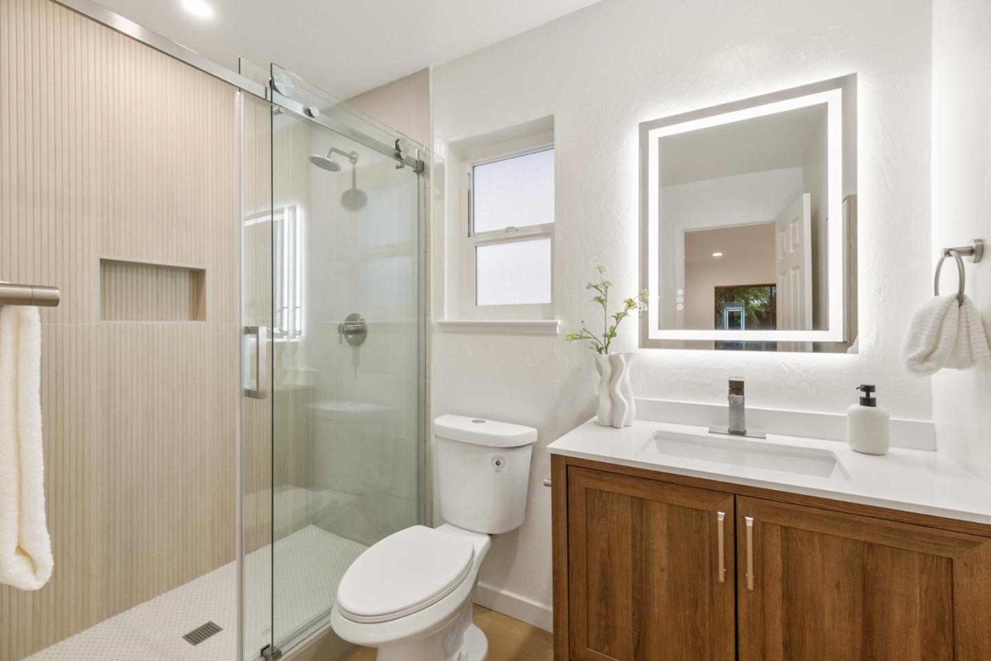 1070 Mercedes Avenue 24