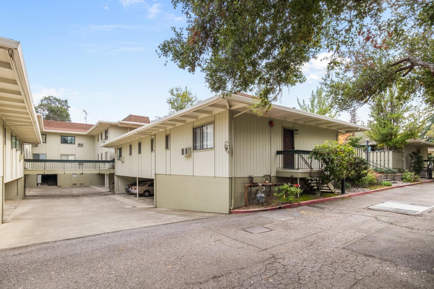 1070 Mercedes Avenue 24