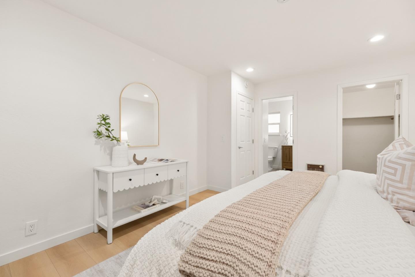 1070 Mercedes Avenue 24