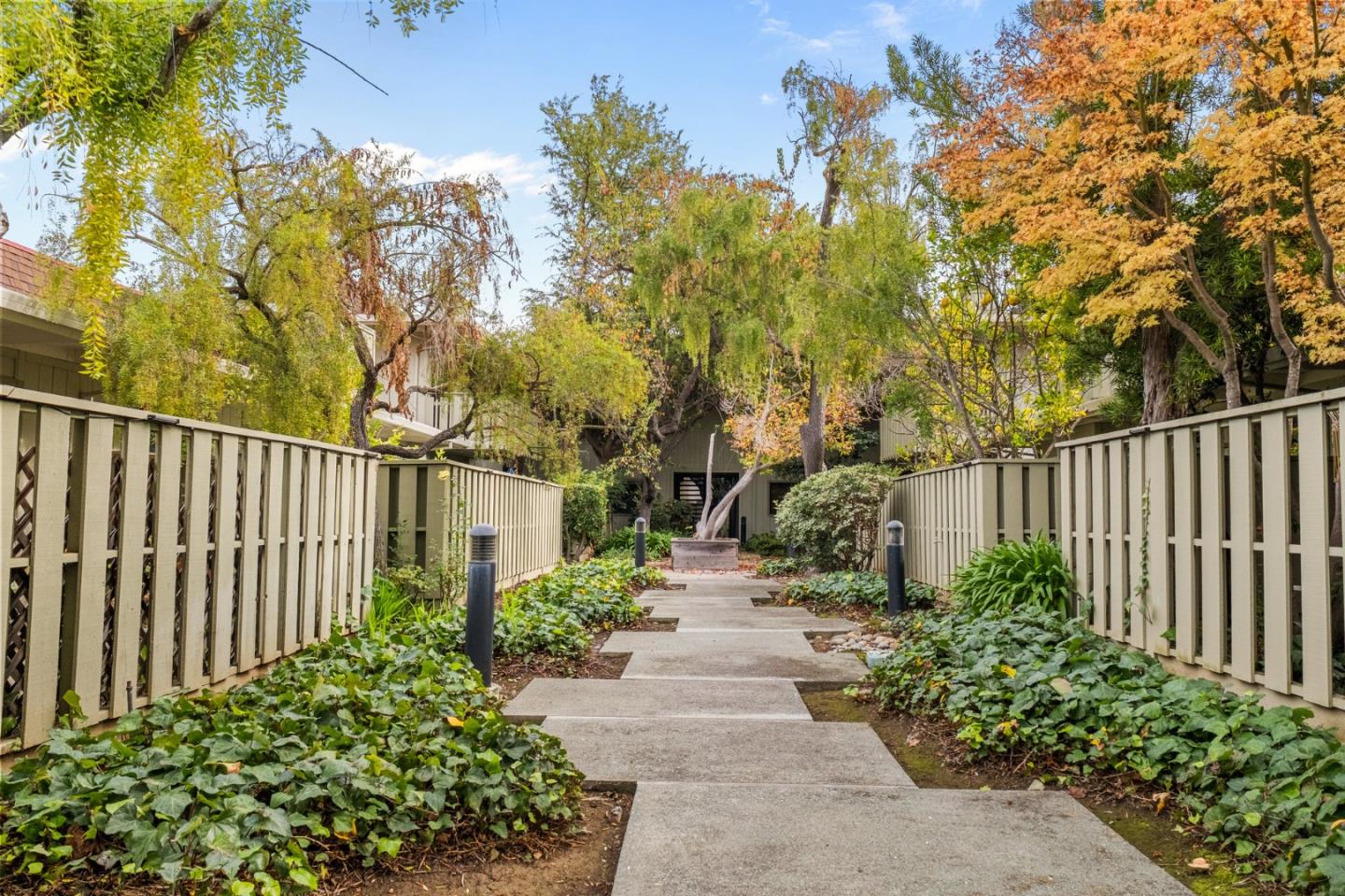 1070 Mercedes Avenue 24