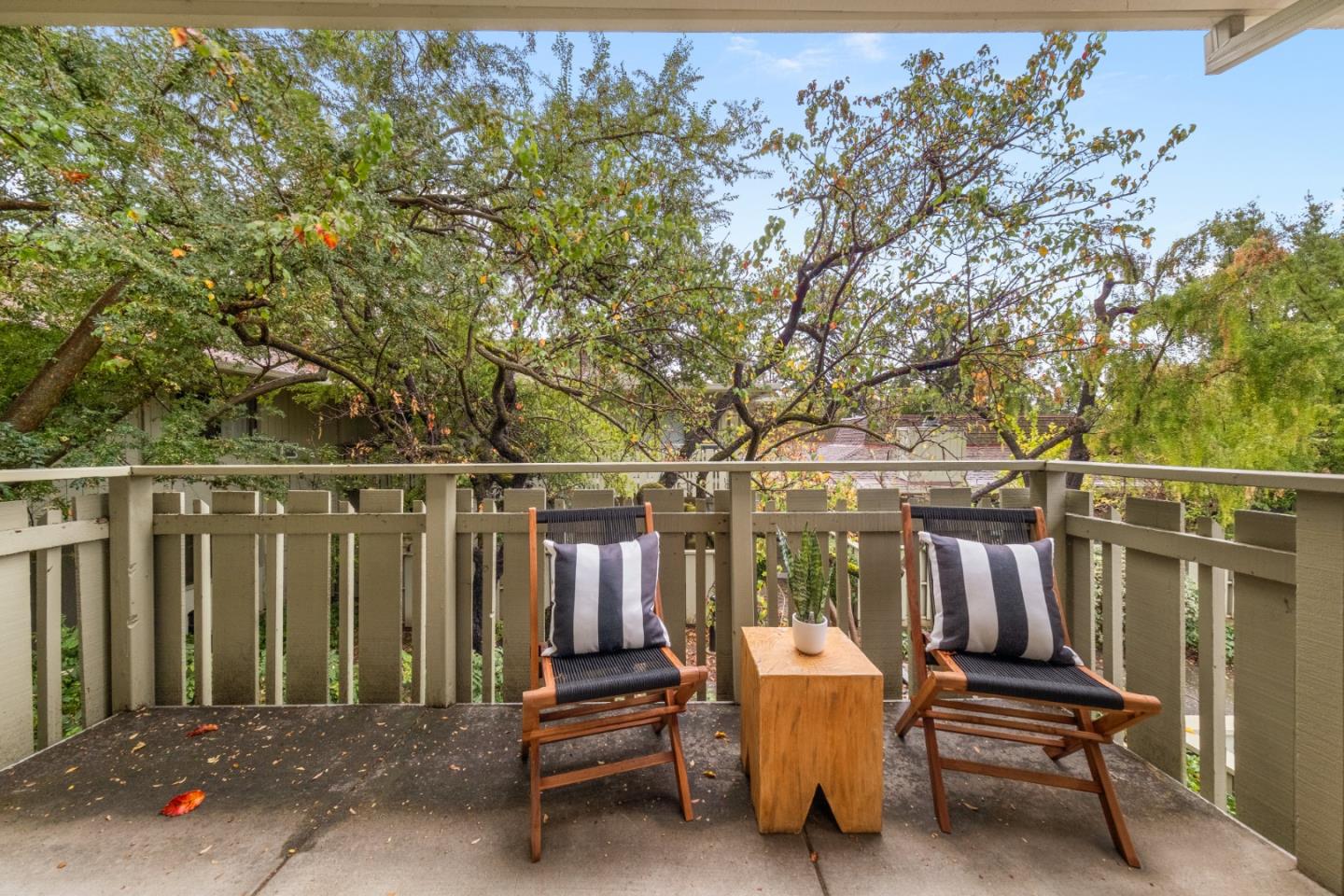 1070 Mercedes Avenue 24