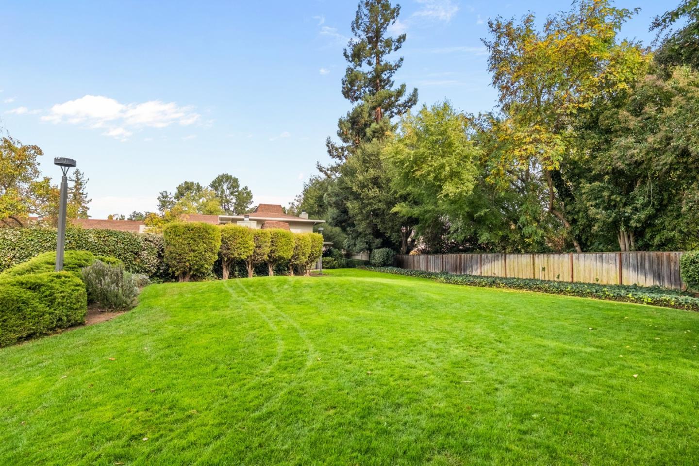 1070 Mercedes Avenue 24