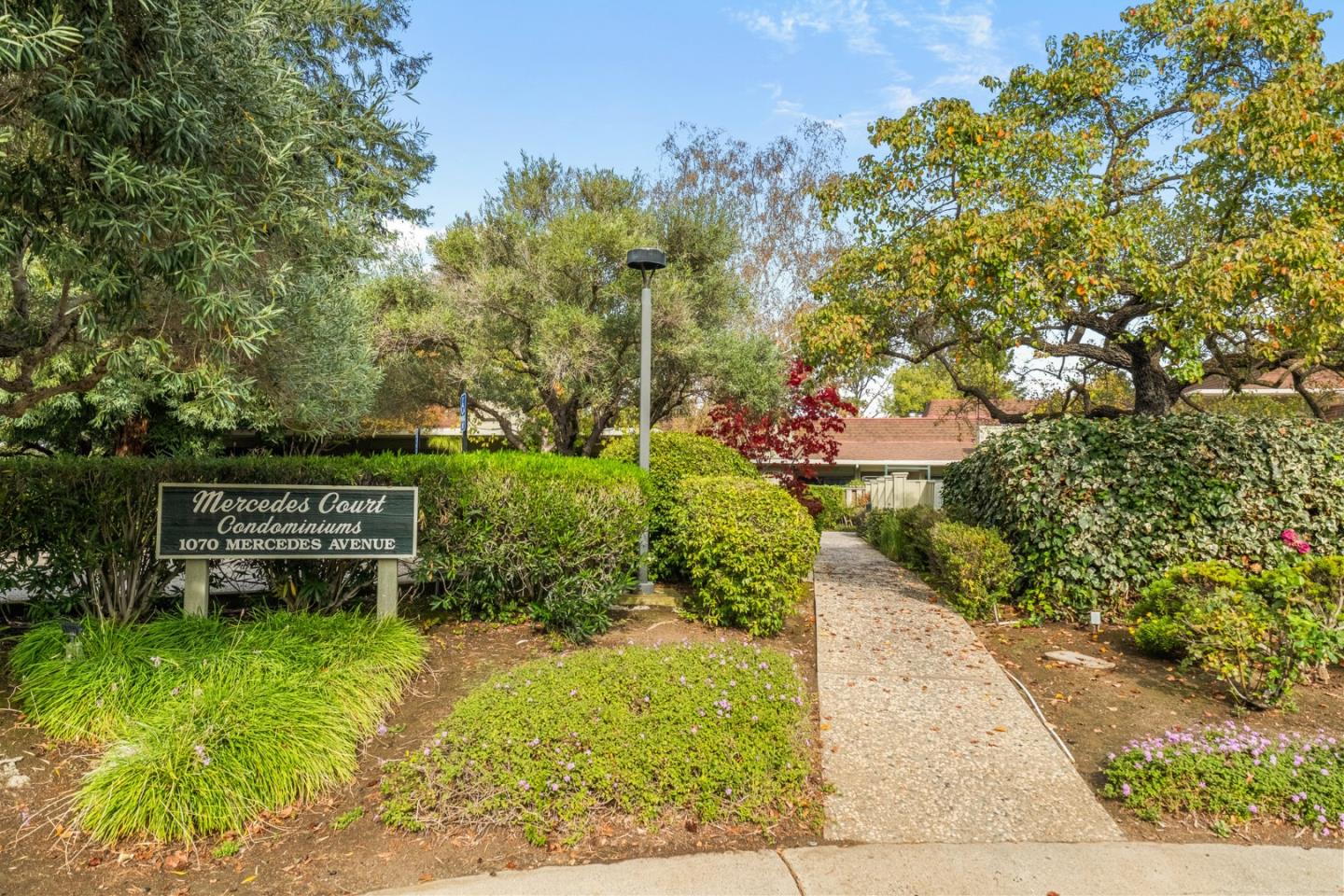 1070 Mercedes Avenue 24