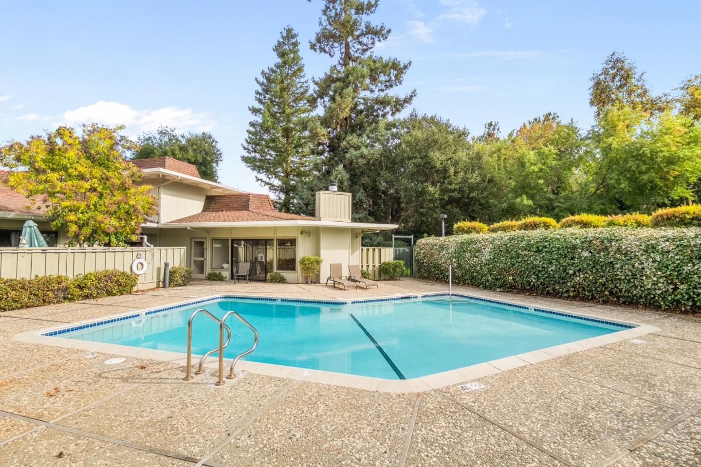 1070 Mercedes Avenue 24