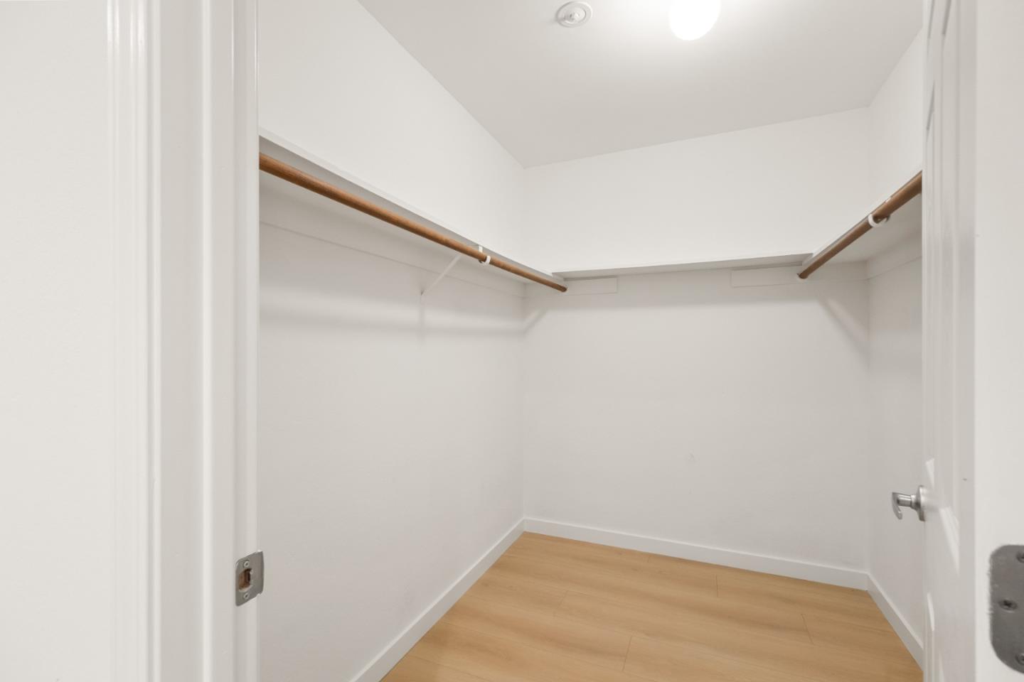 1070 Mercedes Avenue 24