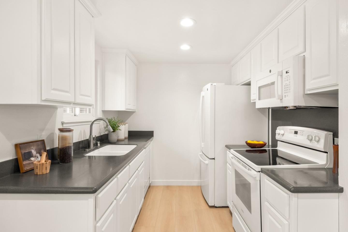 1070 Mercedes Avenue 24