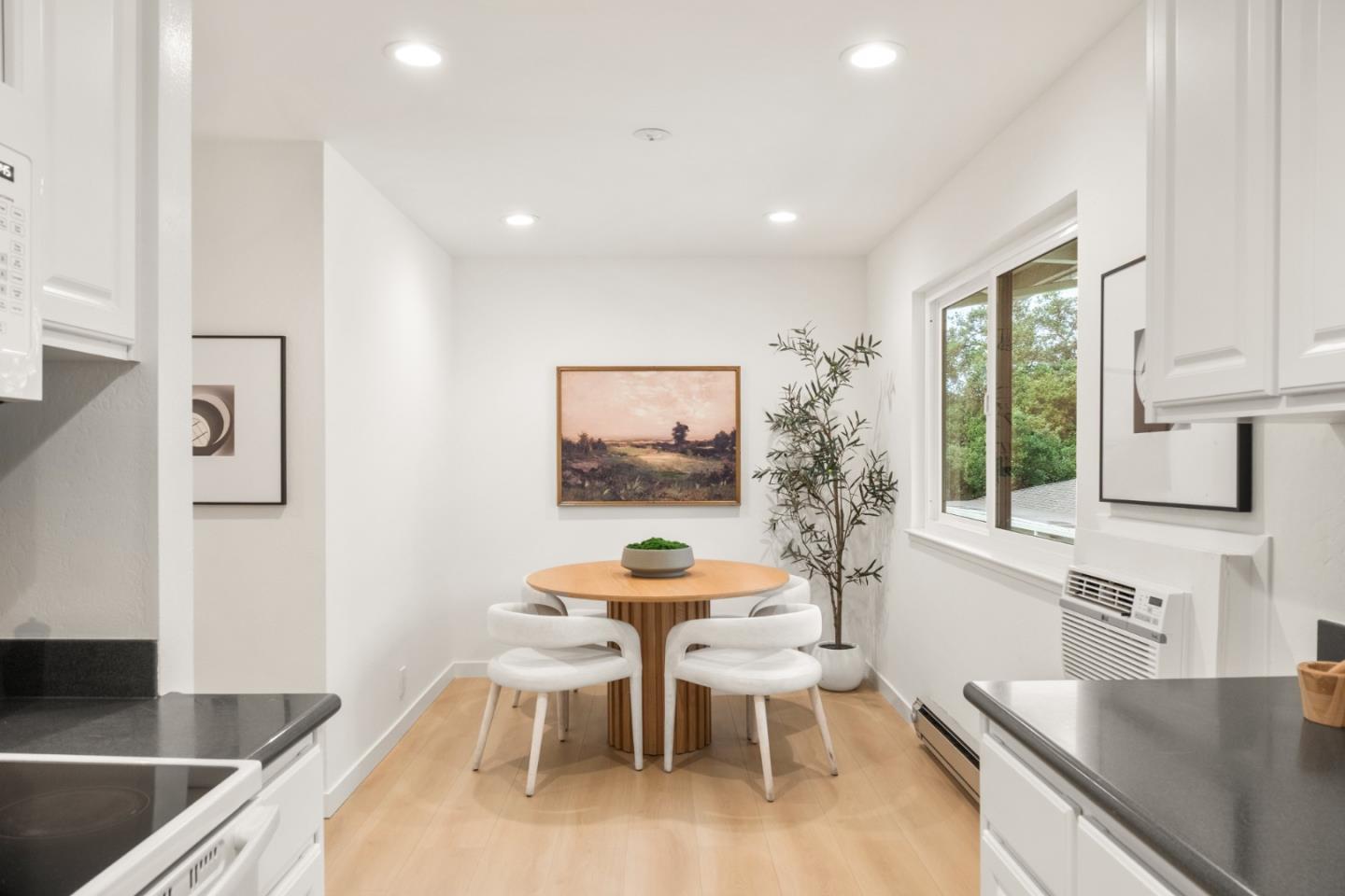 1070 Mercedes Avenue 24