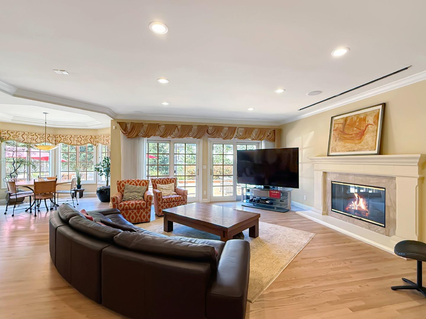 1526 Hillview Drive