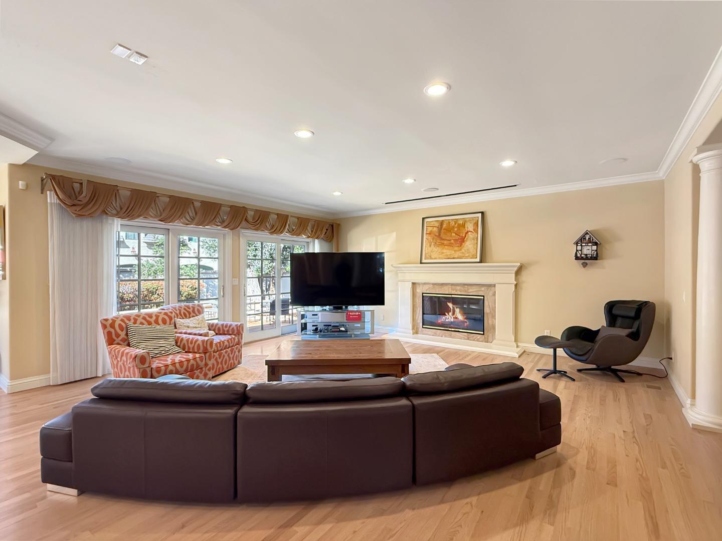 1526 Hillview Drive