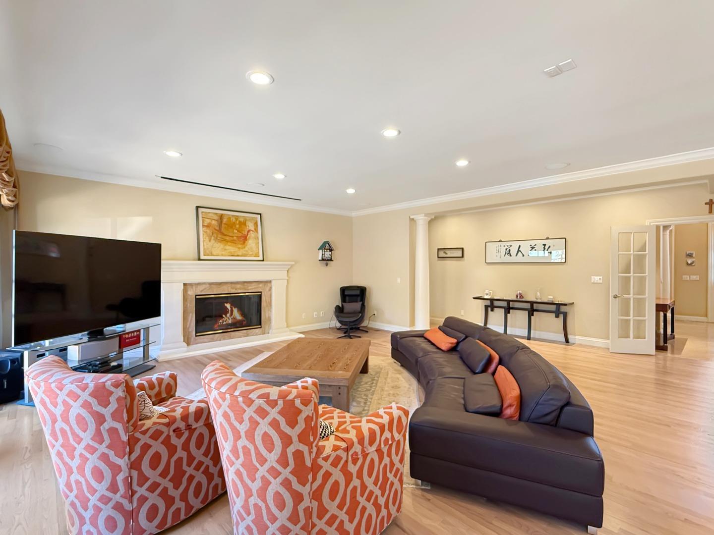 1526 Hillview Drive