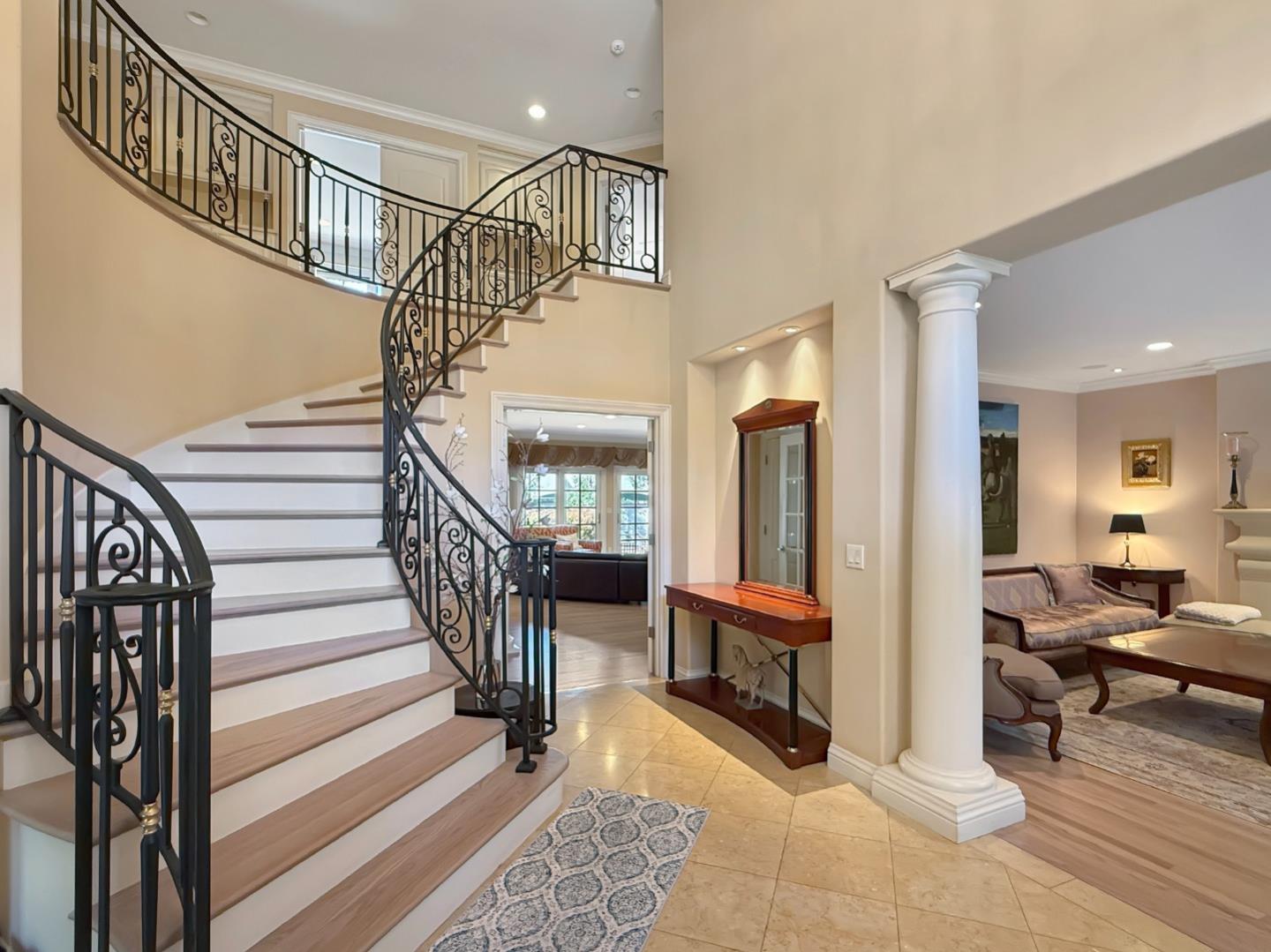 1526 Hillview Drive