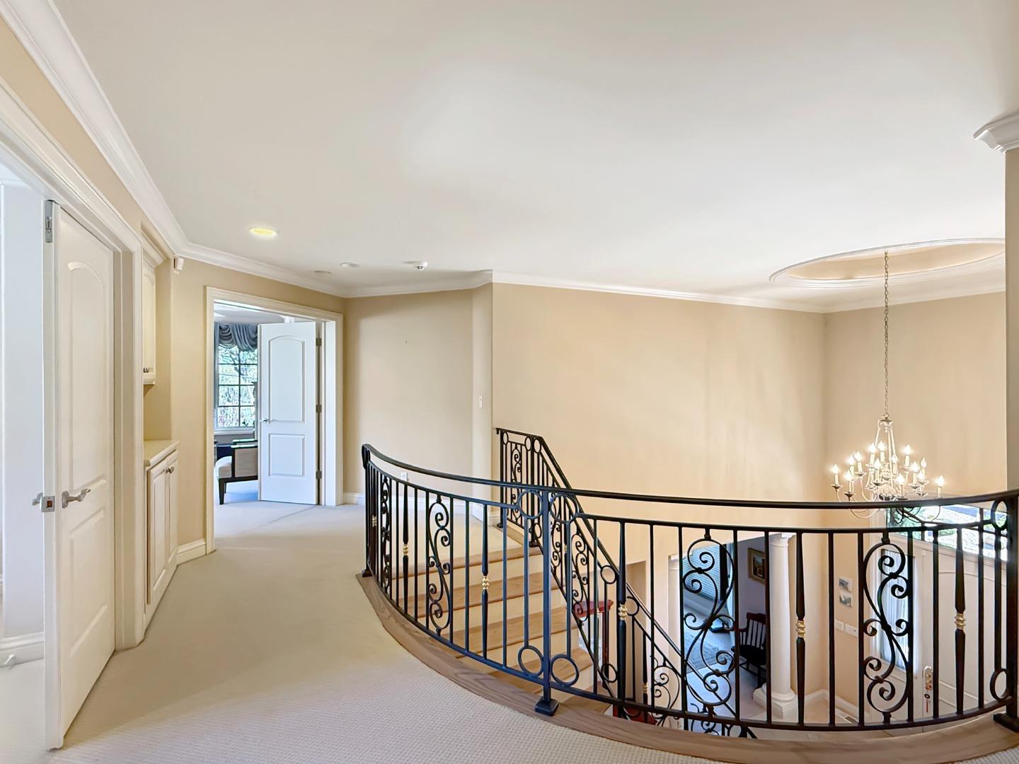 1526 Hillview Drive