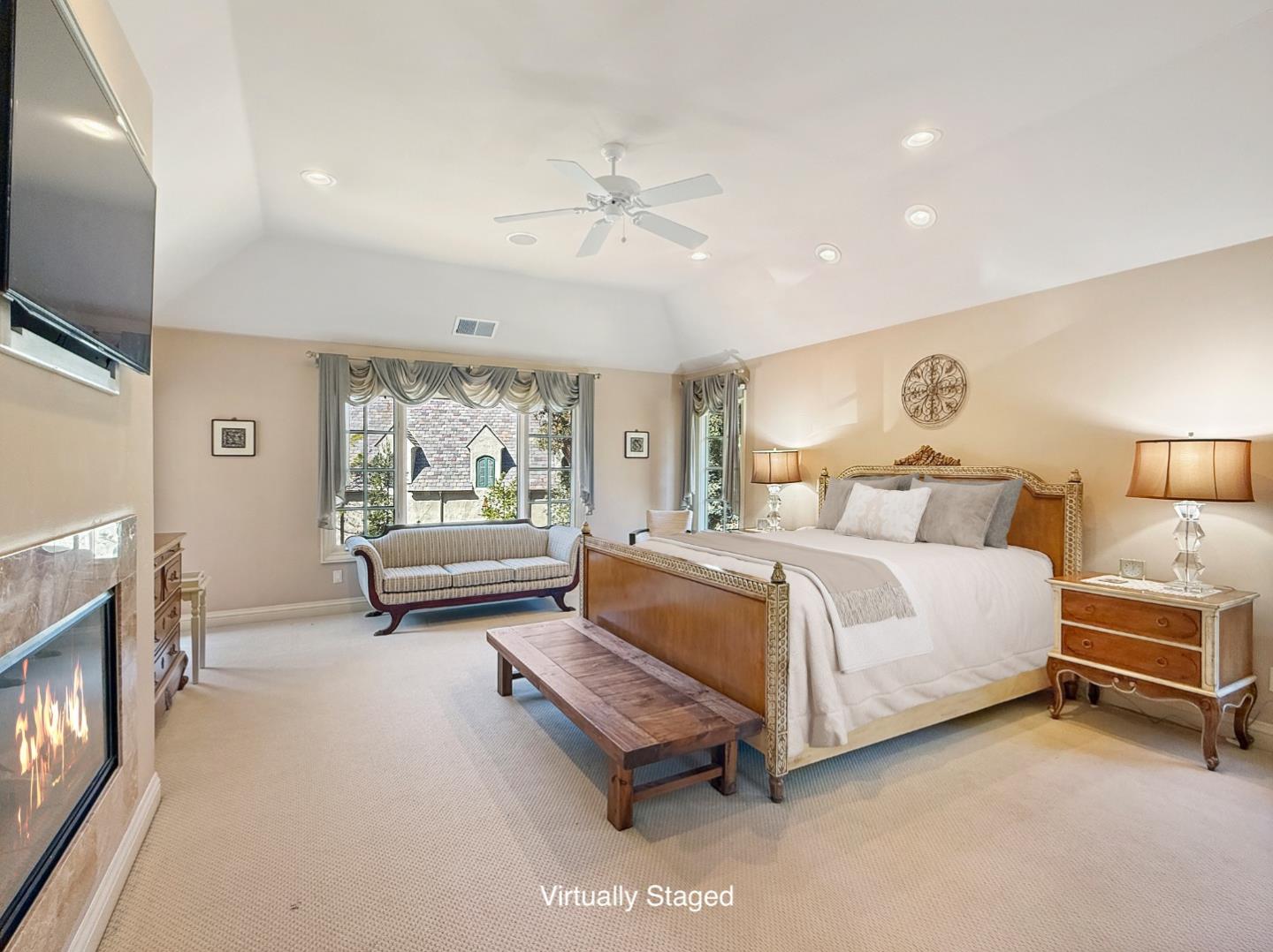 1526 Hillview Drive