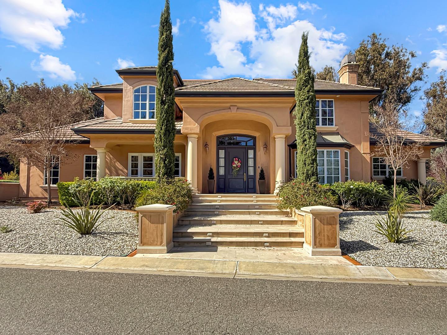 1526 Hillview Drive