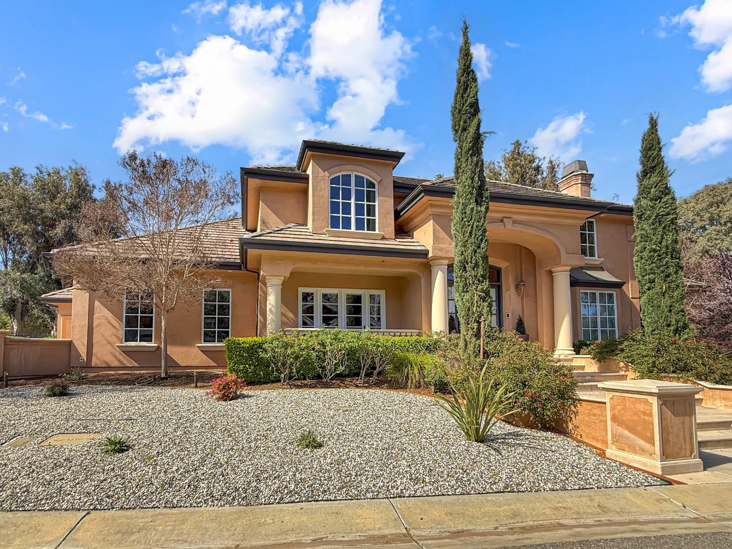 1526 Hillview Drive