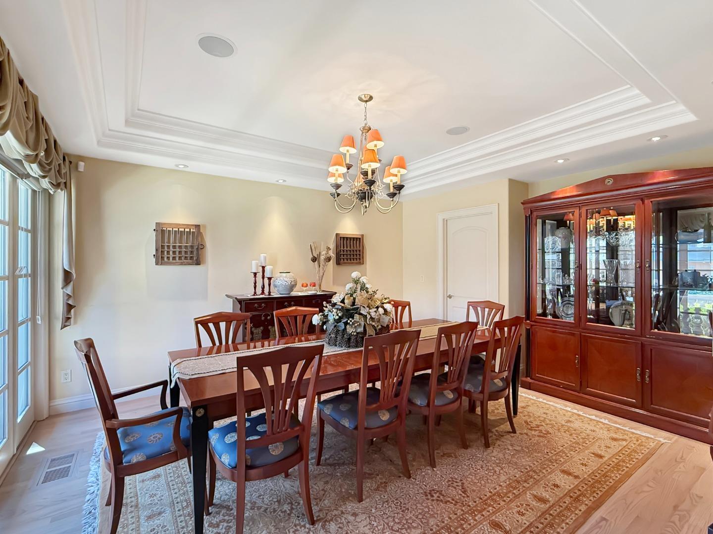 1526 Hillview Drive