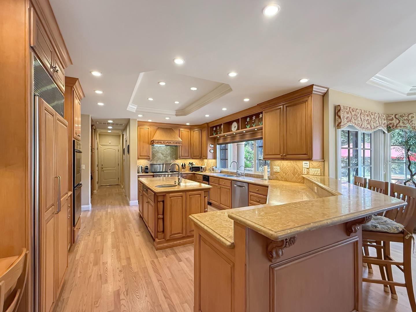 1526 Hillview Drive