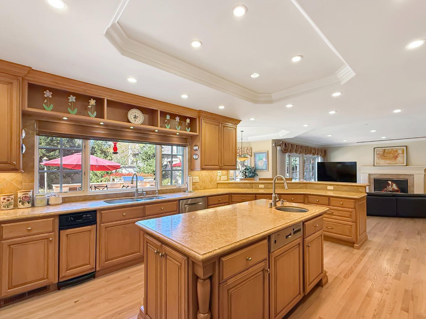 1526 Hillview Drive