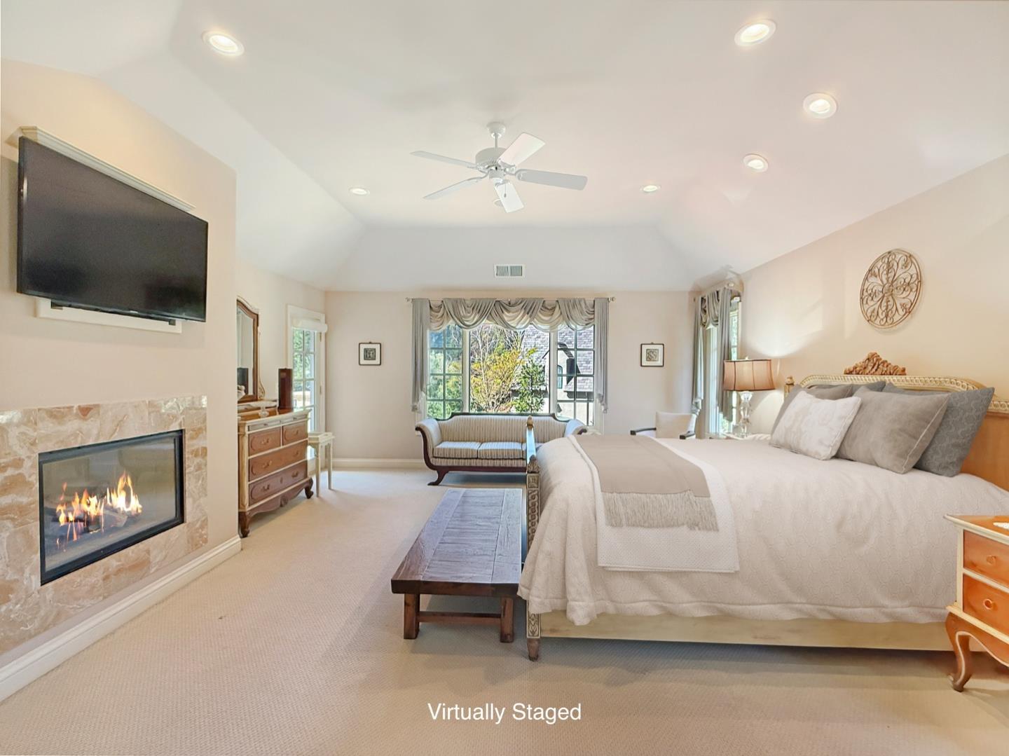 1526 Hillview Drive