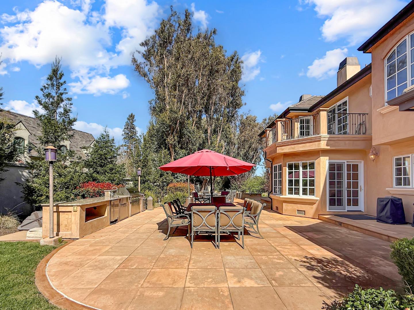 1526 Hillview Drive