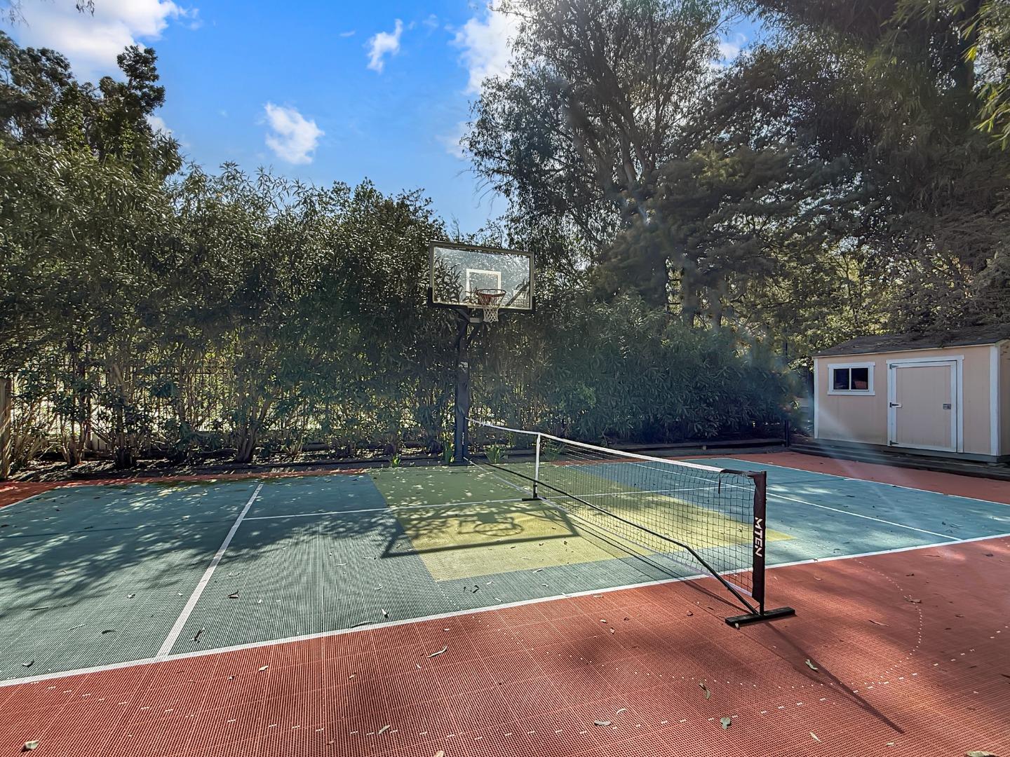 1526 Hillview Drive