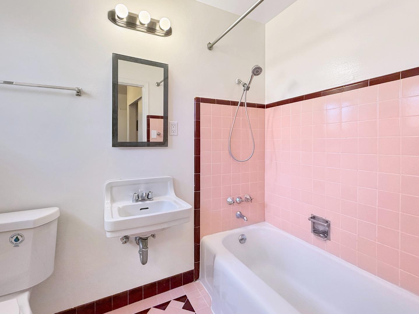 1300 Hoover ST APT 2