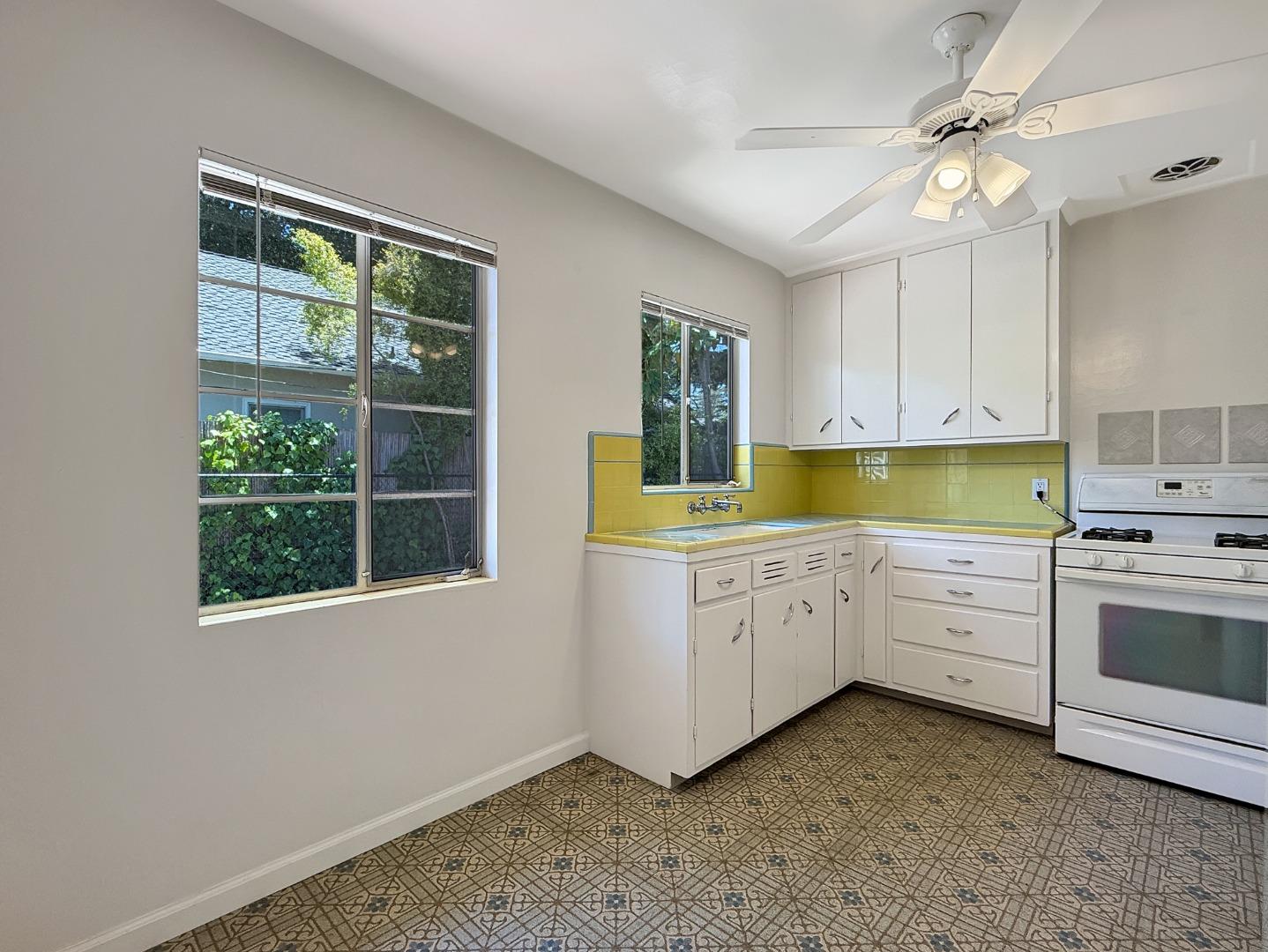 1300 Hoover ST APT 2