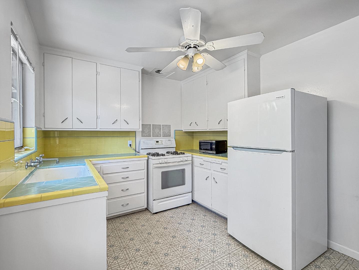 1300 Hoover ST APT 2