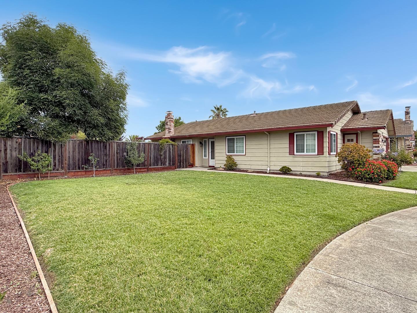 5935 Woodbine PL