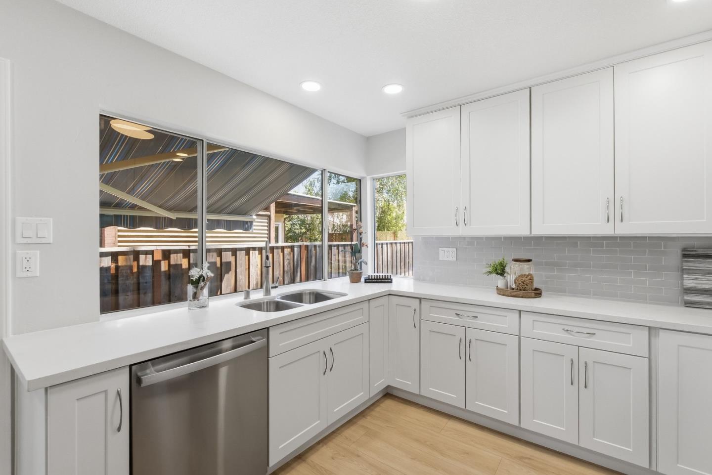6383 San Anselmo WAY
