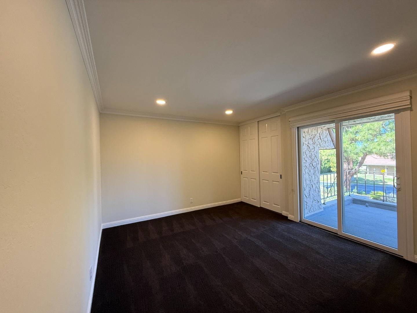 285 Casitas Bulevar