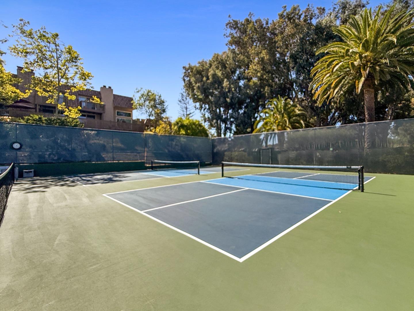 285 Casitas Bulevar