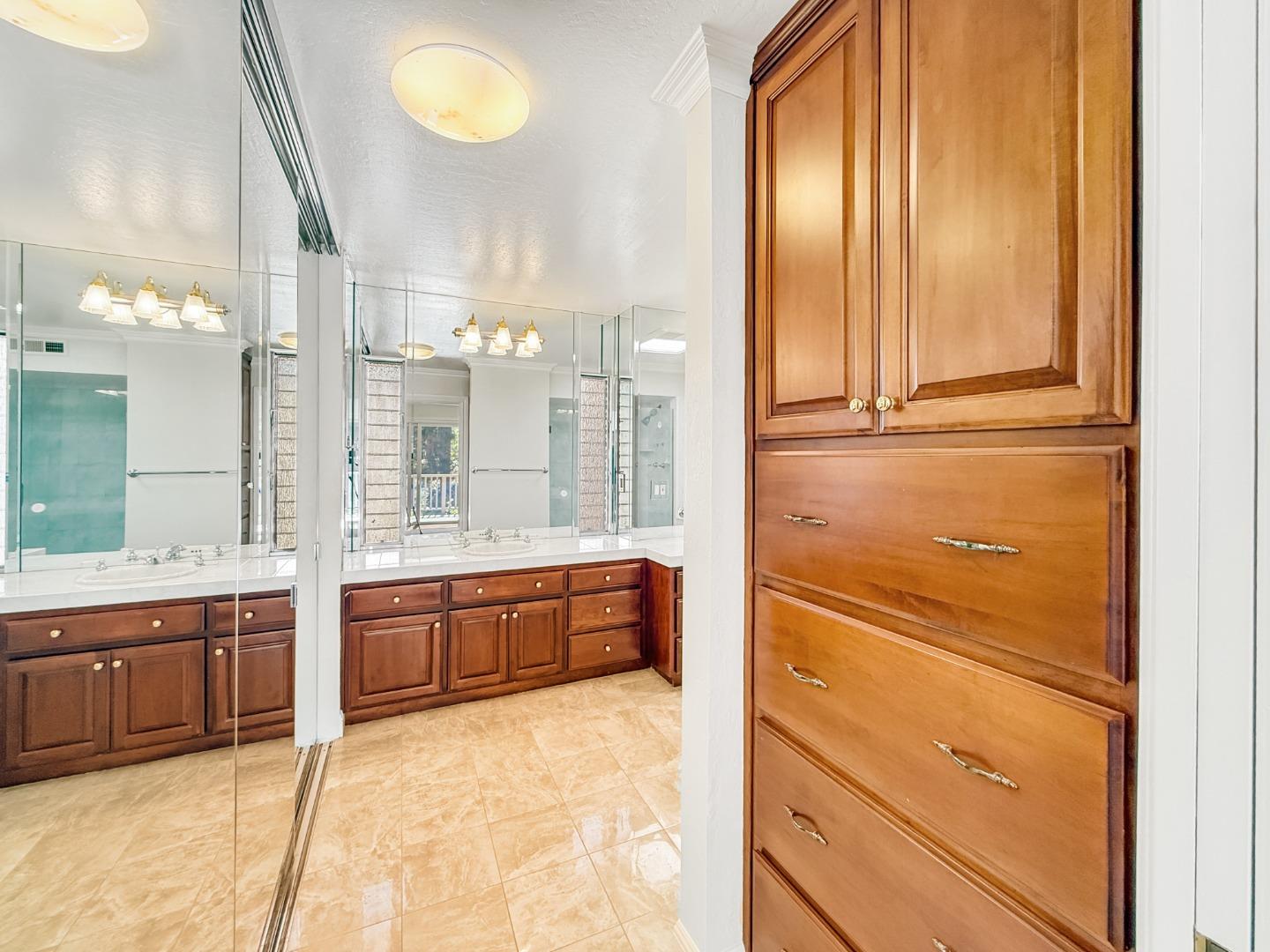 285 Casitas Bulevar