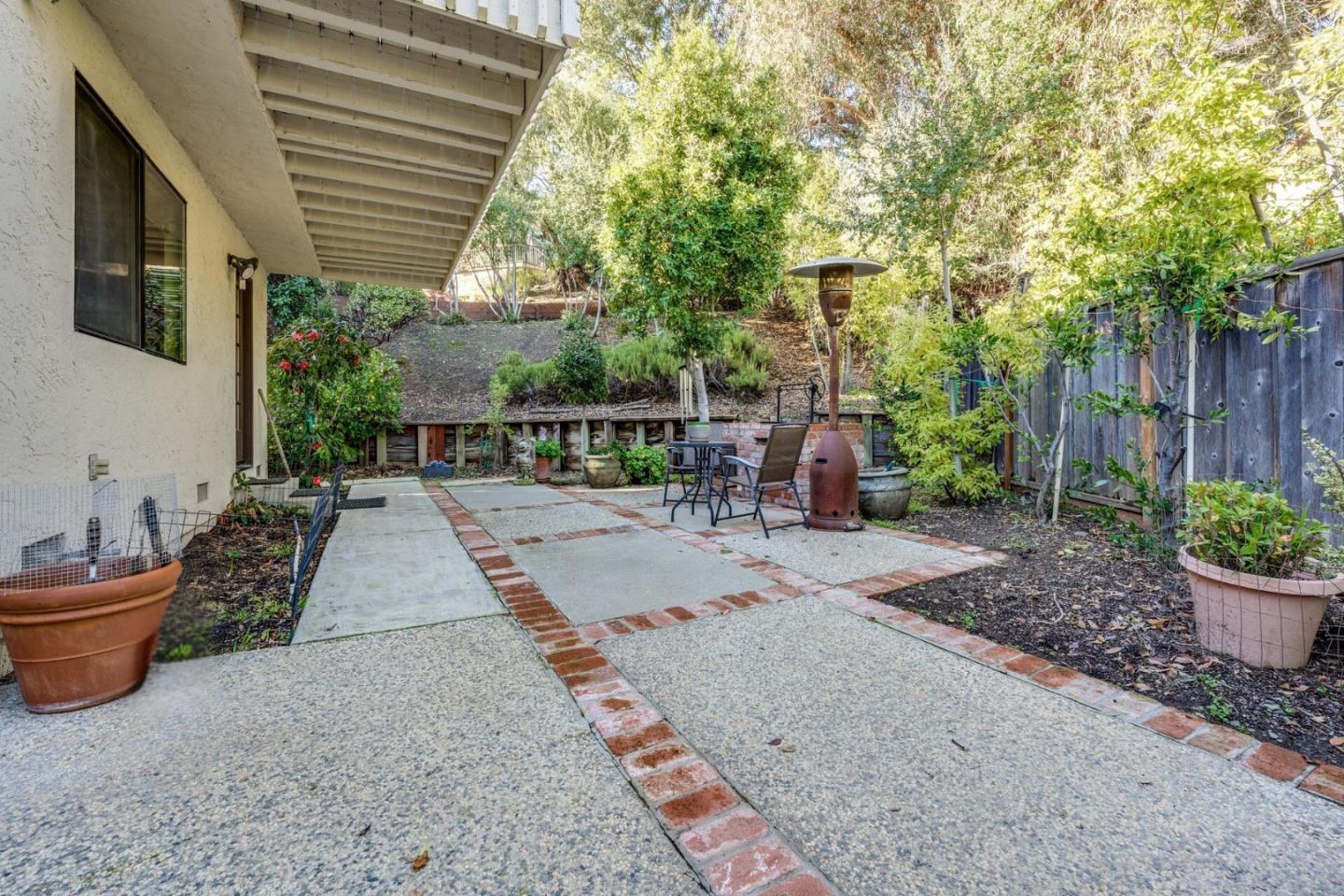 10675 Clubhouse LN