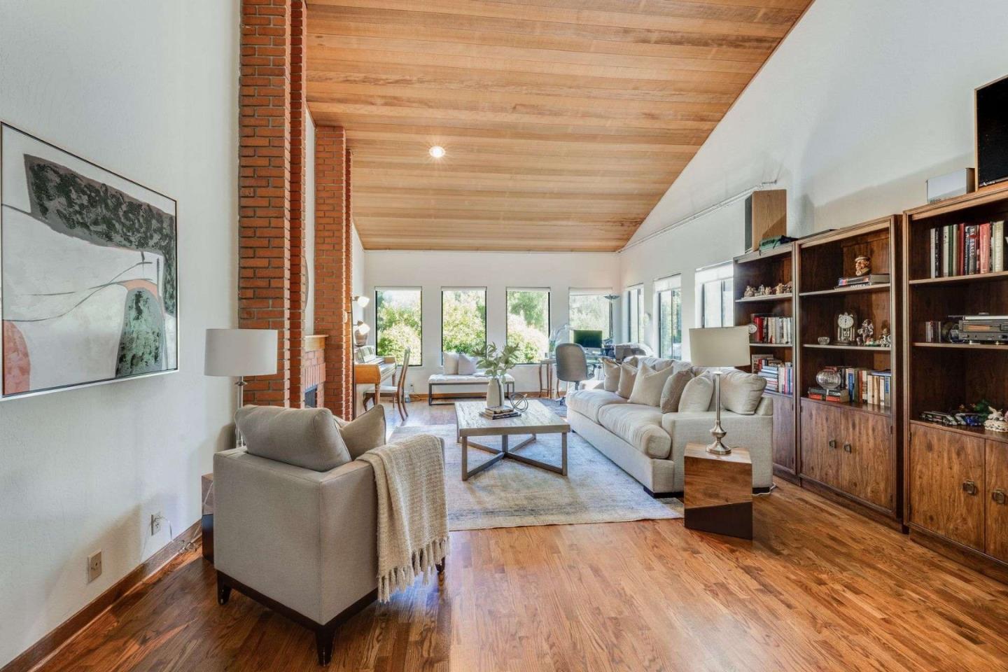 10675 Clubhouse LN