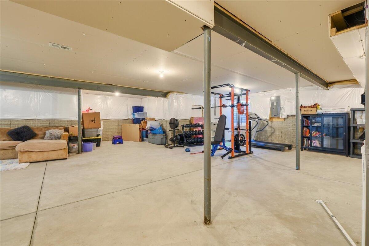 211 Leather Leaf Circle