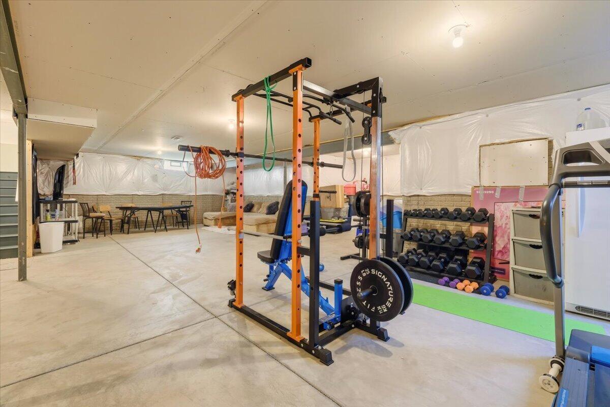 211 Leather Leaf Circle