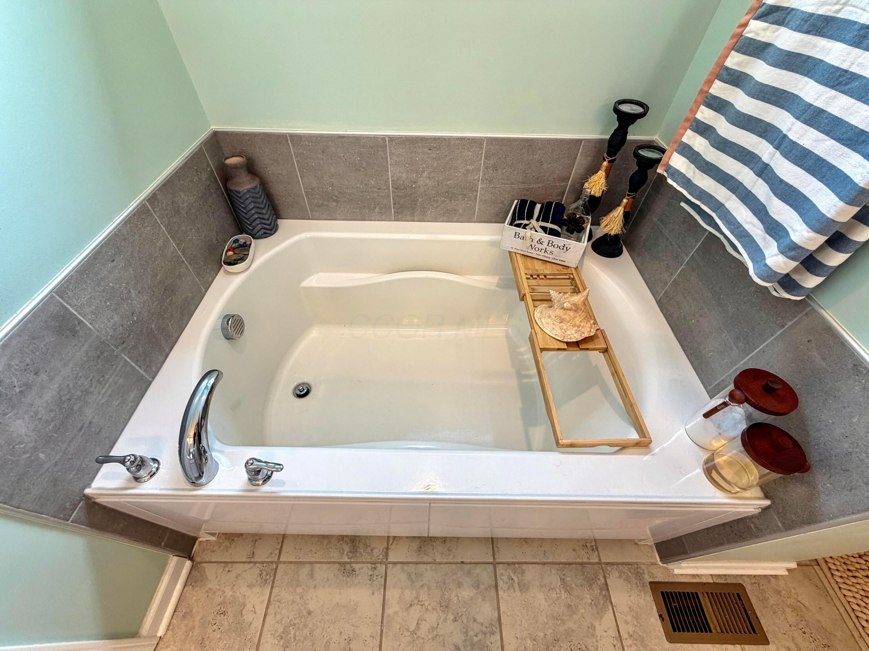 211 Leather Leaf Circle