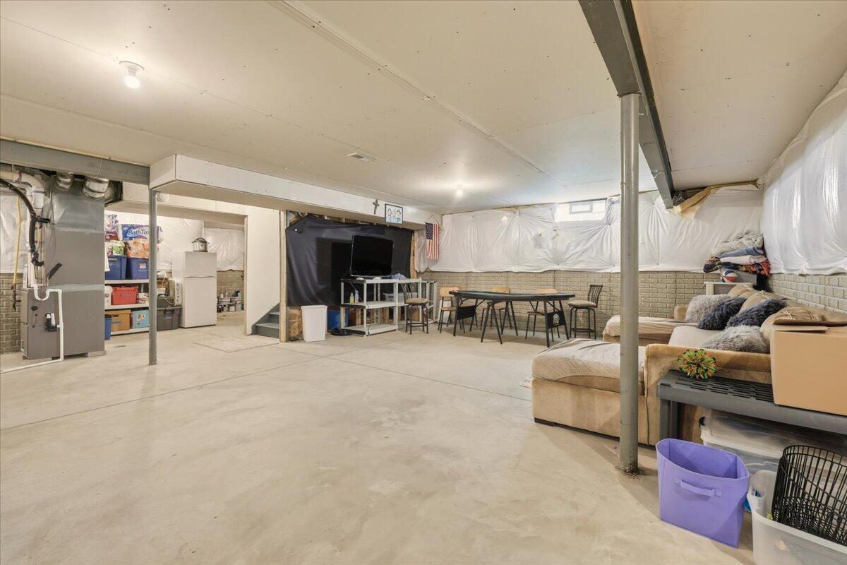 211 Leather Leaf Circle