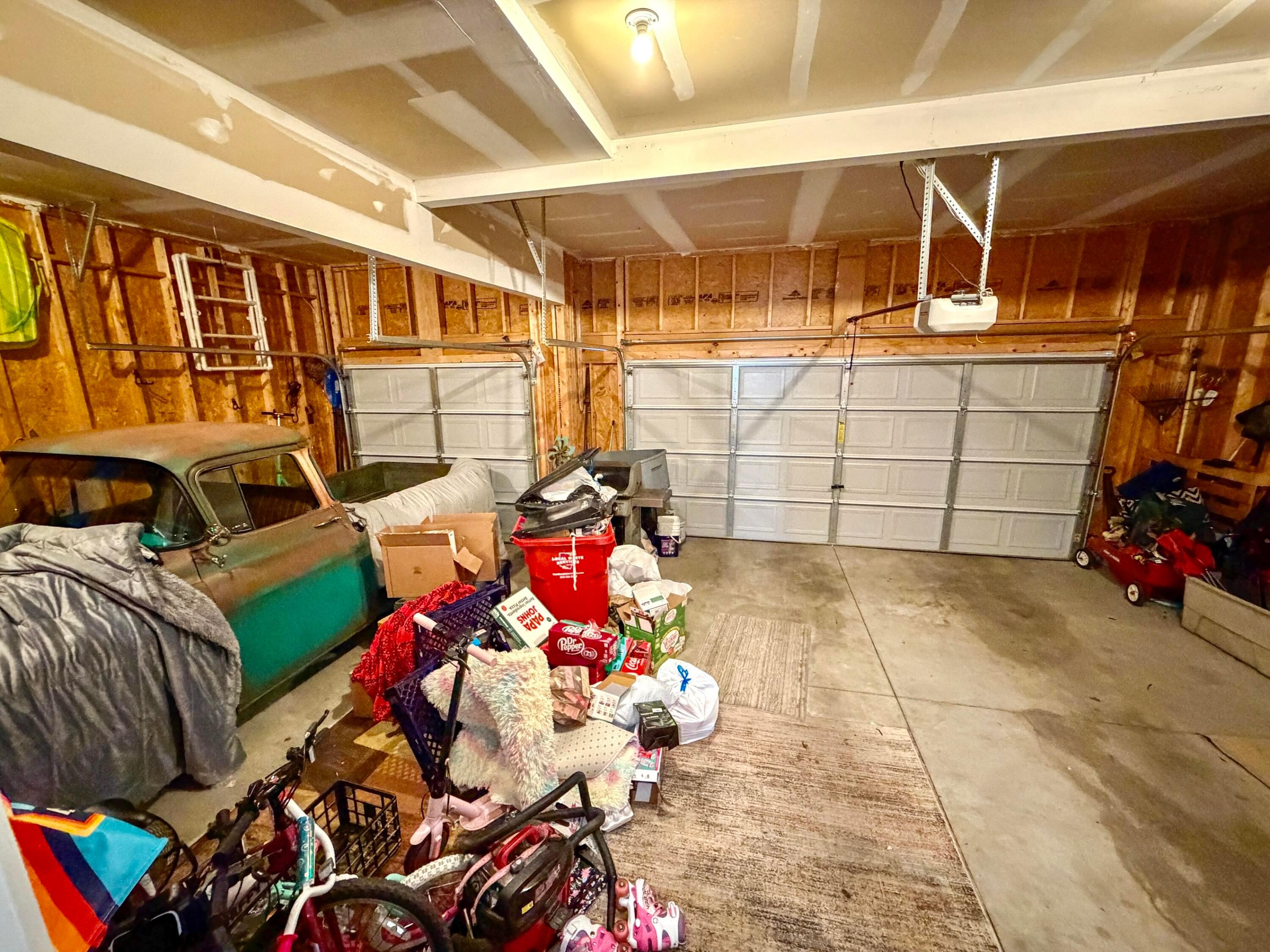 211 Leather Leaf Circle