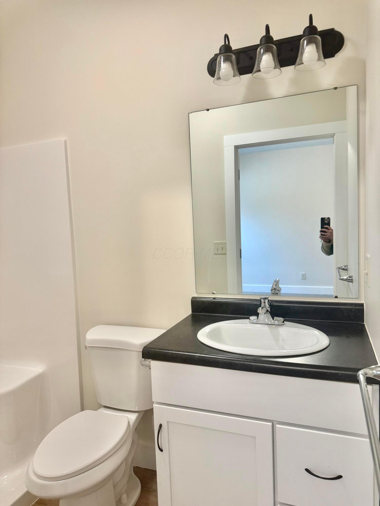 1598-1600 Spring Village Lane