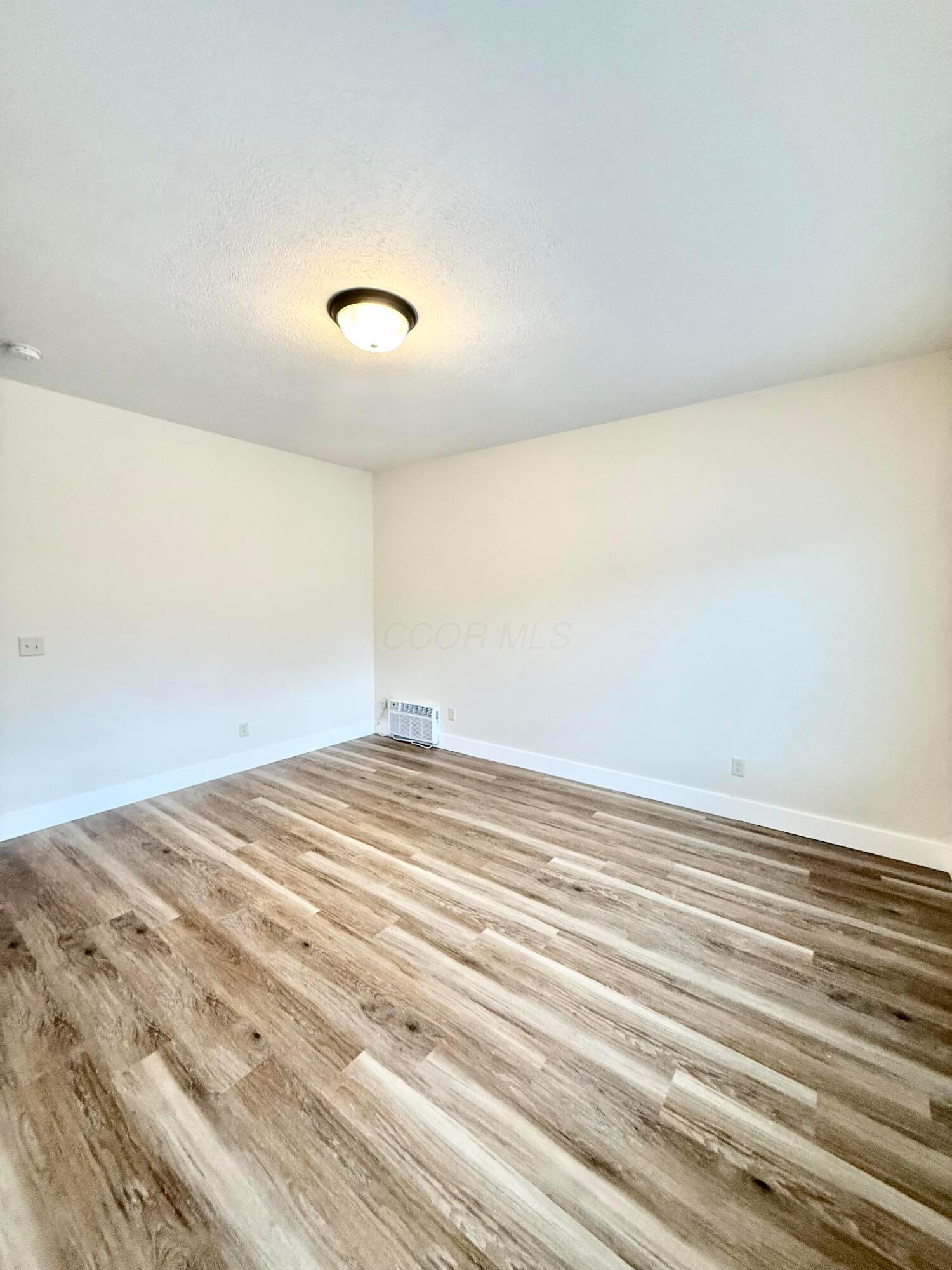 1598-1600 Spring Village Lane